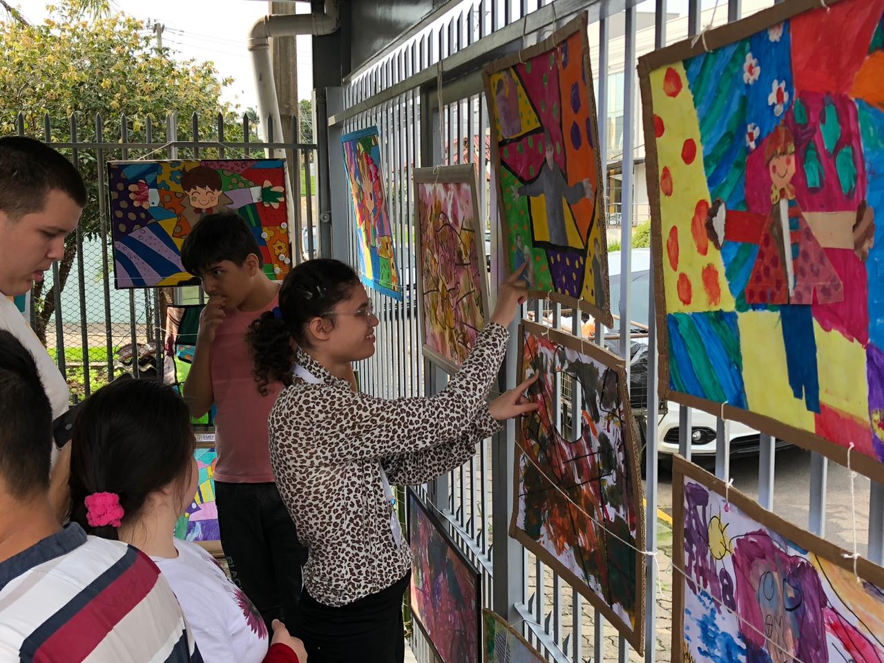 Secretaria de Educação realiza exposição sobre protagonismo da diversidade, acessibilidade e inclusão em Parobé