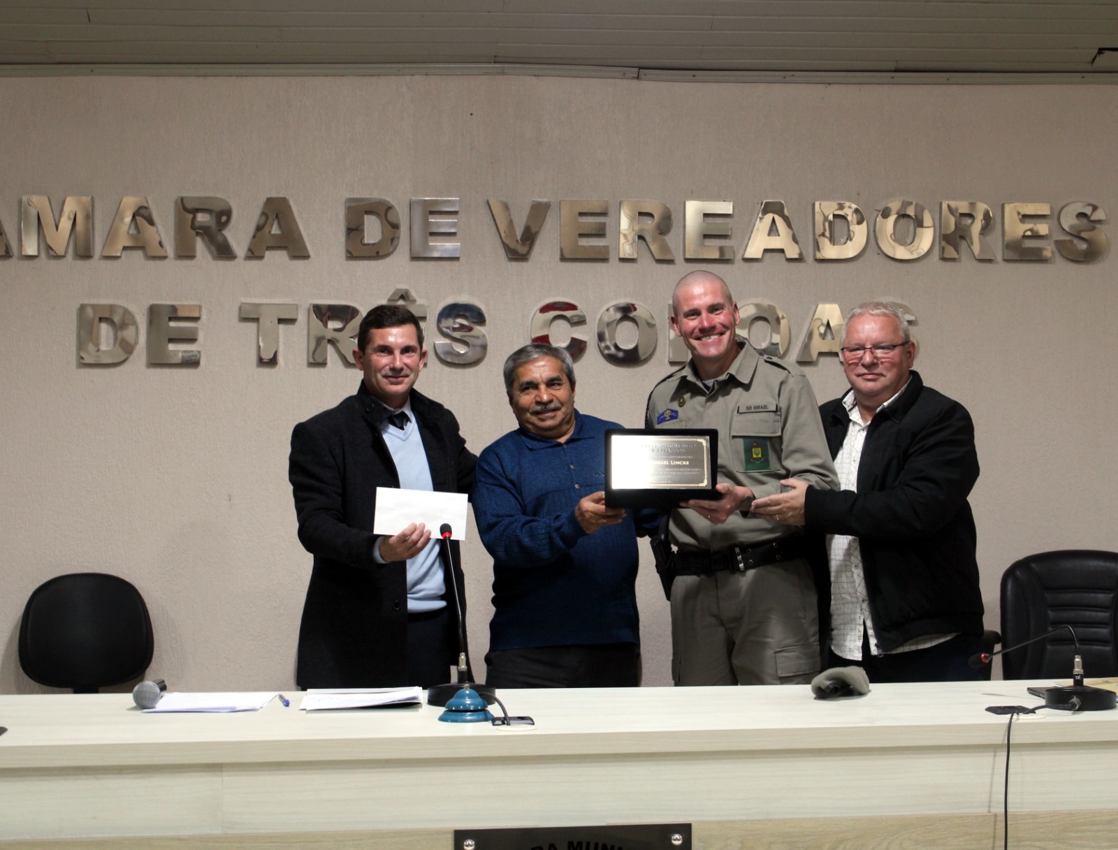 Policial Militar que resgatou família prestes a cair em ribanceira recebe homenagem na Câmara de Vereadores de Três Coroas
