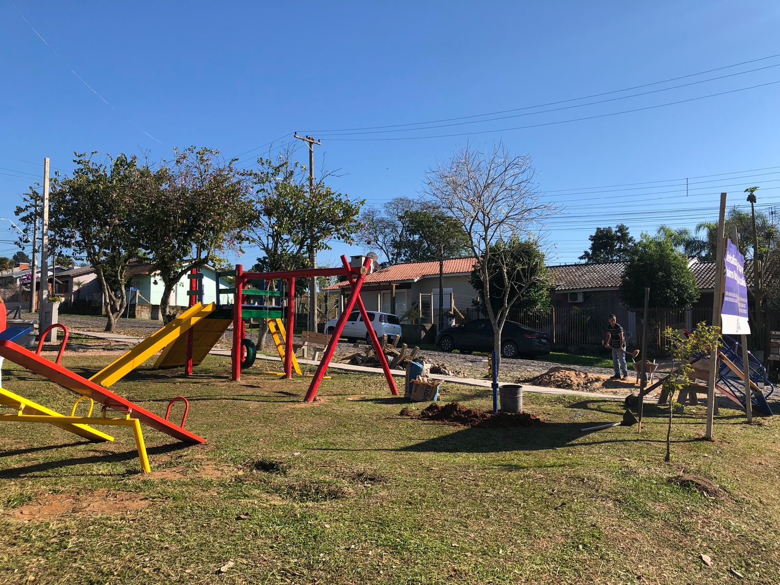 Praças de Parobé estão recebendo novos brinquedos