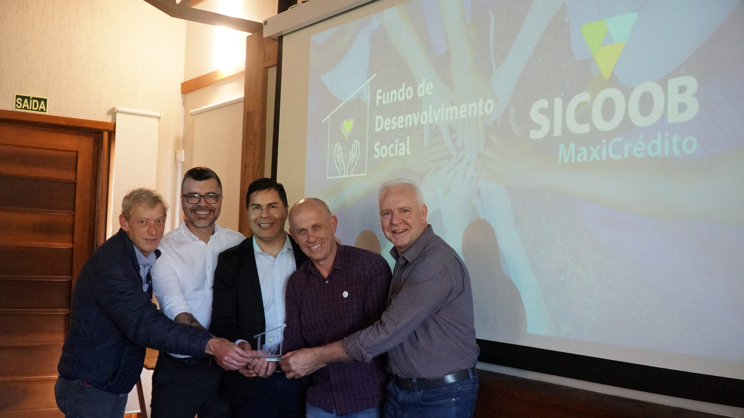 Entrega do Fundo de Desenvolvimento Social do Sicoob MaxiCrédito é realizada em Três Coroas