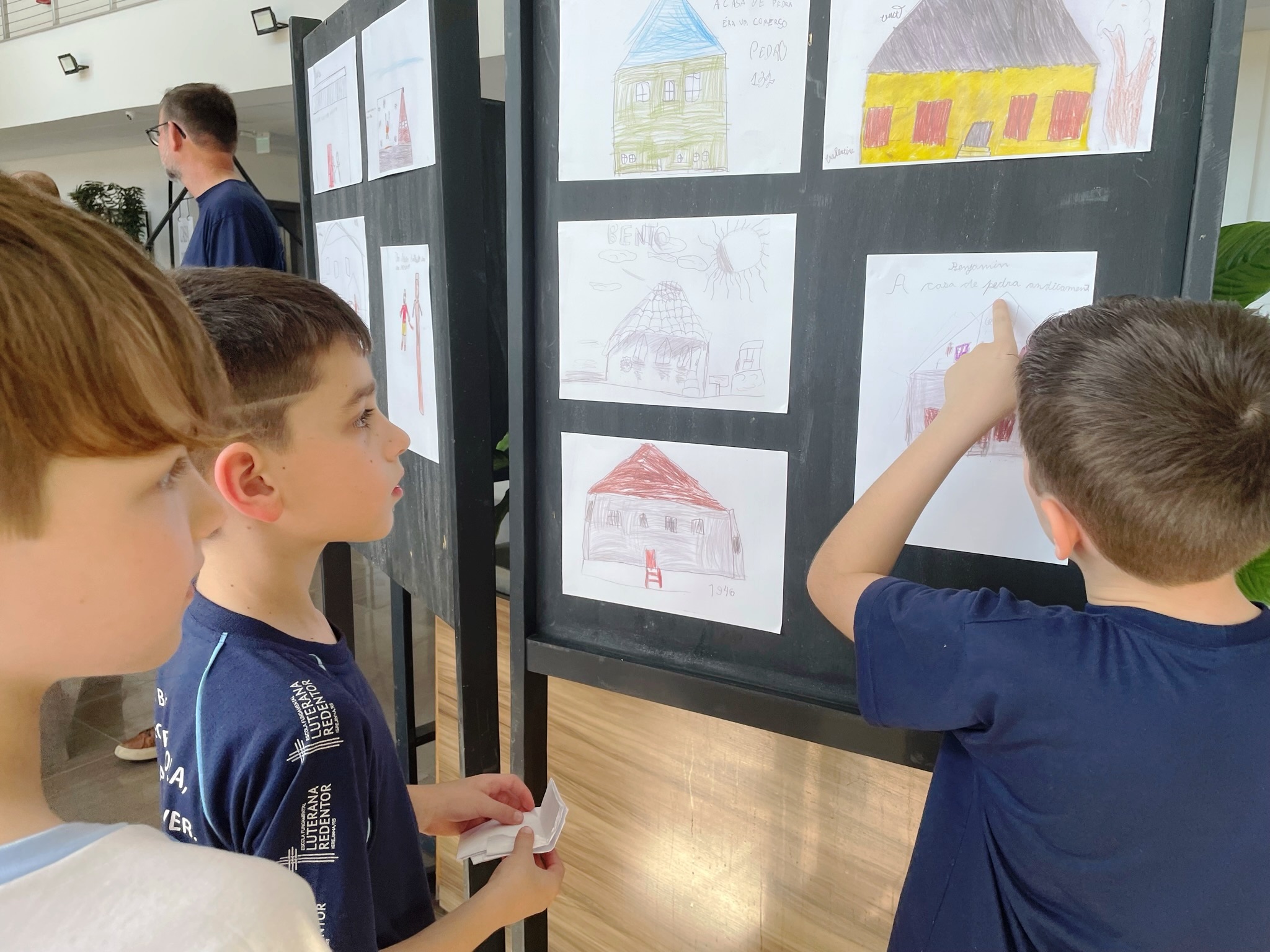 Exposição sobre a Steinhaus pode ser conferida no saguão da prefeitura de Igrejinha