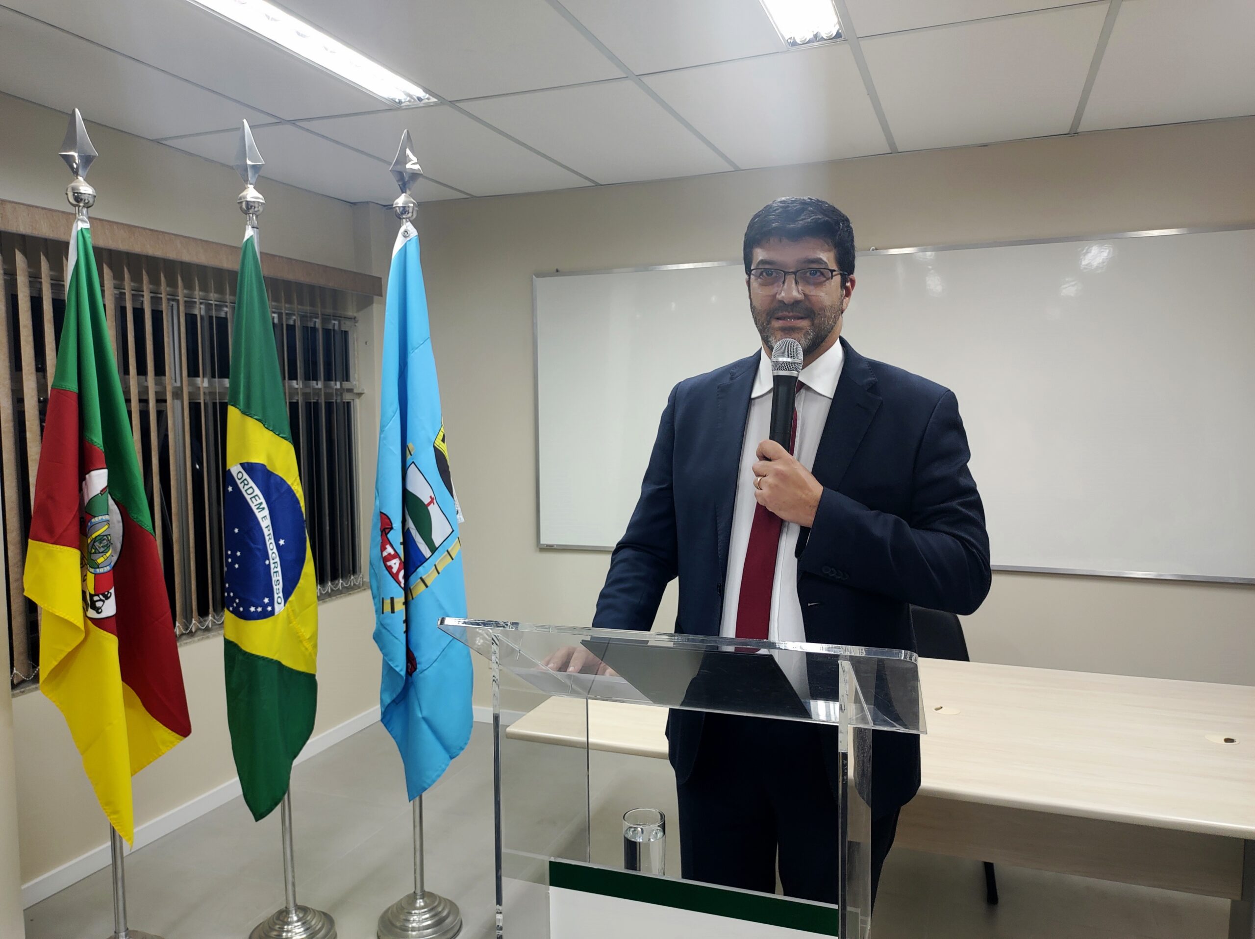 Justiça do Trabalho de Taquara recebe presidente do TRT-4 na celebração de seus 60 anos de atividades