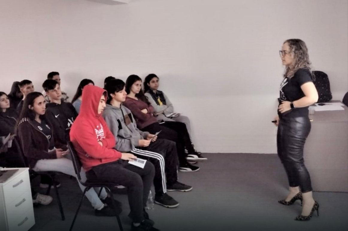Estudantes de Parobé assistem palestra sobre empreendedorismo