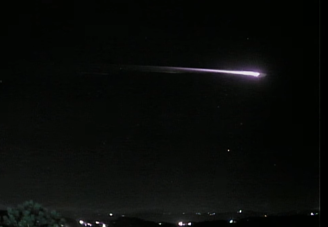 Restos de foguete russo são registrados cruzando o céu em várias cidades do RS