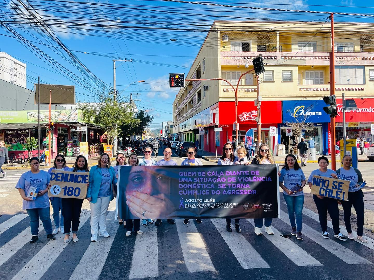 Pedágio informativo contra a violência à mulher é realizado no Centro de Taquara