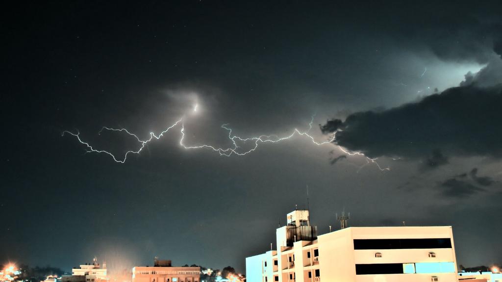 Contagem indica mais de 580 raios na região em cerca de 24 horas