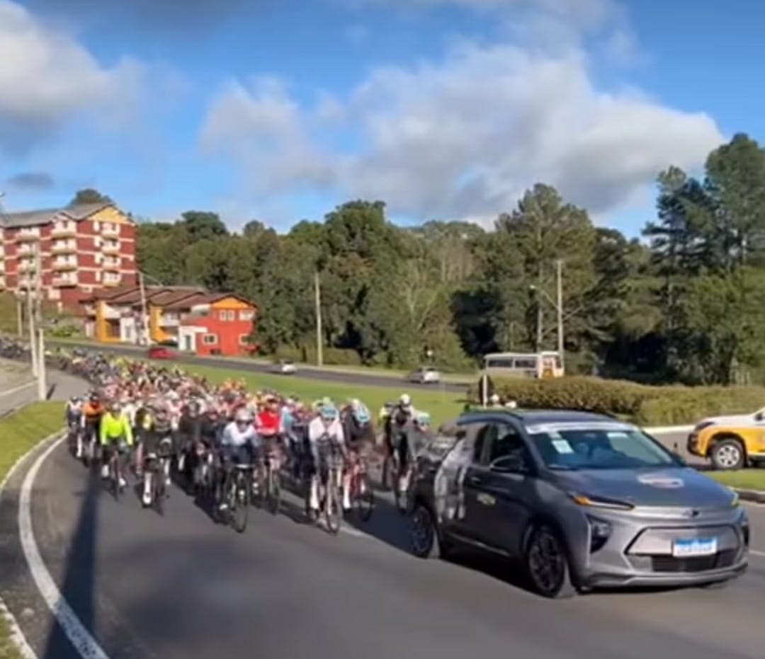 Mais de 400 ciclistas participam de prova que percorreu cinco cidades e mais de 114 km