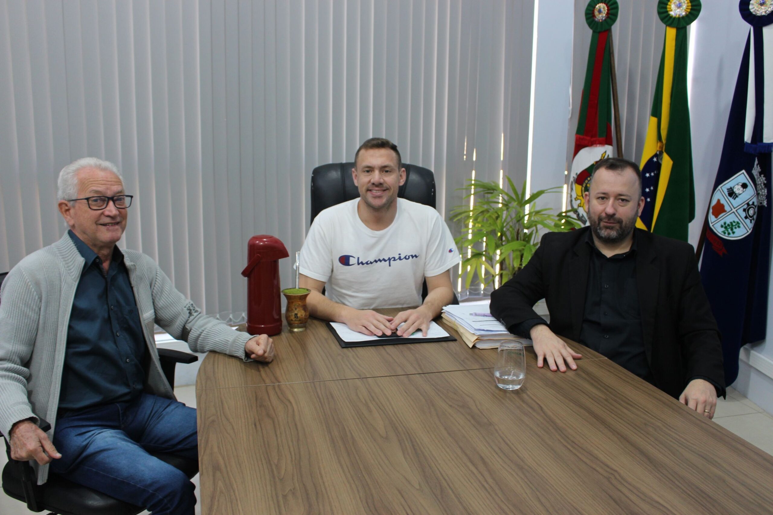 Prefeito de Parobé recebe ex-secretário Municipal Telmo Carlotto