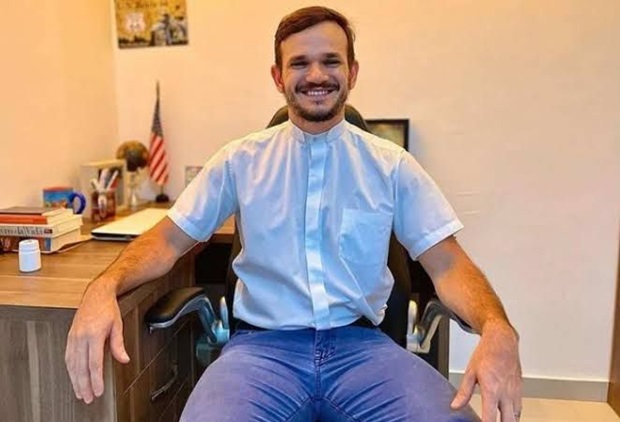 Fenômeno das redes sociais, padre Patrick fará show em outubro na Faccat