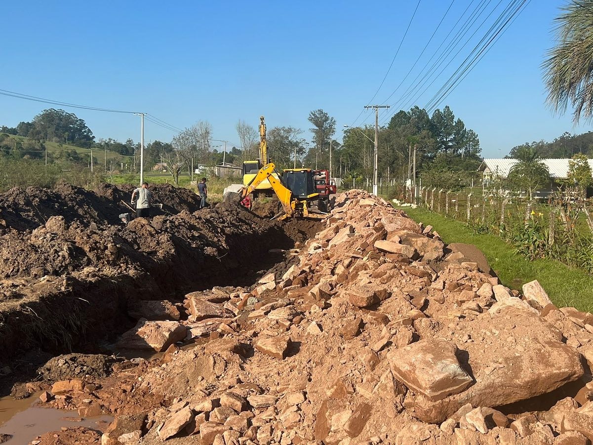 Prefeitura de Taquara inicia pavimentação de quase 1 km no bairro Padre Tomé