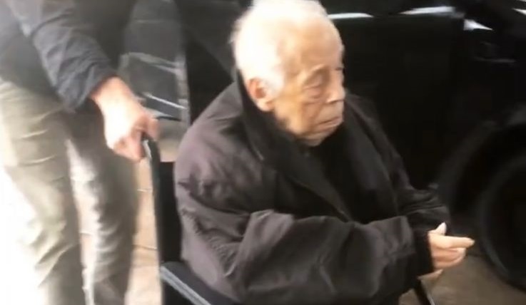 Idoso com fratura no quadril passa cerca de três horas aguardando traumatologista e médico não comparece no hospital de Parobé