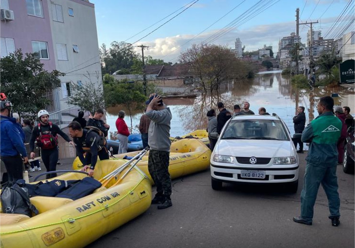Bombeiros Voluntários do Paranhana e empresas de rafting participam de atendimentos no Vale do Taquari