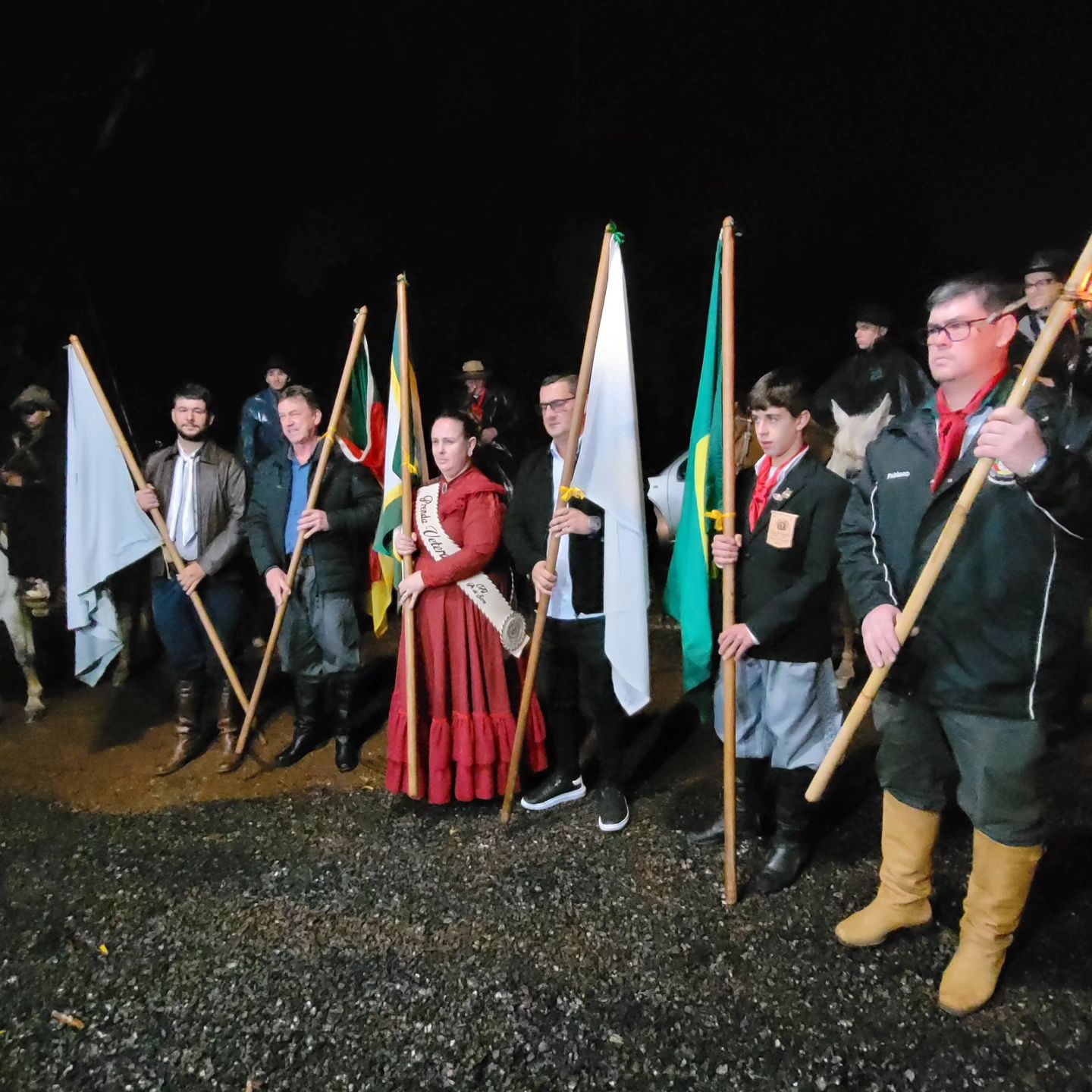 Chegada da chama crioula marca a abertura da Semana Farroupilha em Riozinho