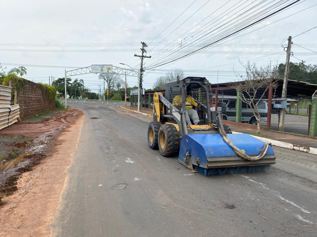 Obra de recapeamento asfáltico na Rua Federação é iniciada em Taquara