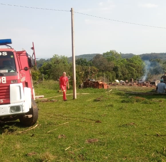 Homem morre durante incêndio em residência no interior de Taquara