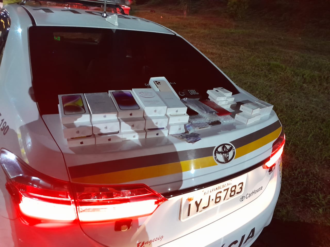 Indivíduos são presos pela Brigada Militar após roubarem celulares e serem perseguidos pela vítima em Parobé