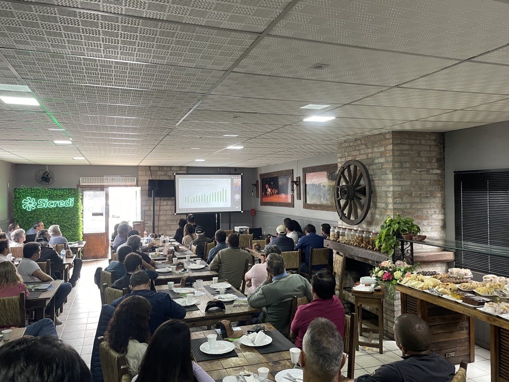 Cenário de preços de insumos é debatido em encontro promovido pela Sicredi Caminho das Águas
