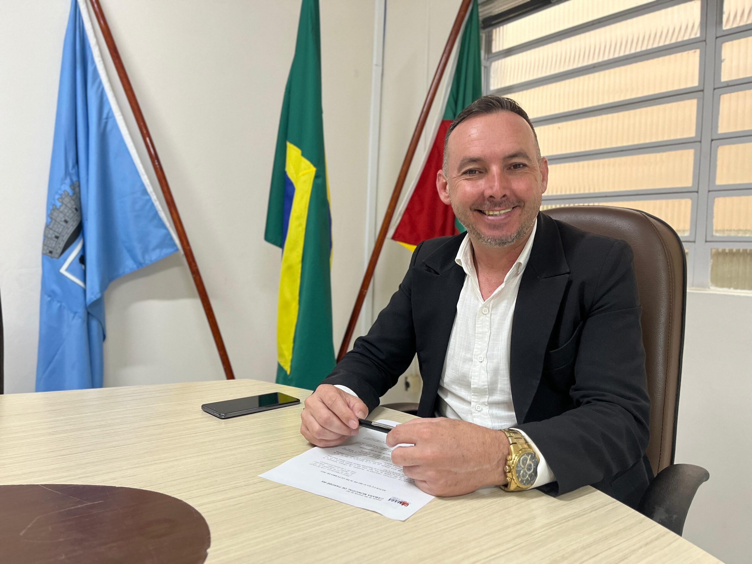 Vereador Leno Parobé assume presidência do Legislativo municipal