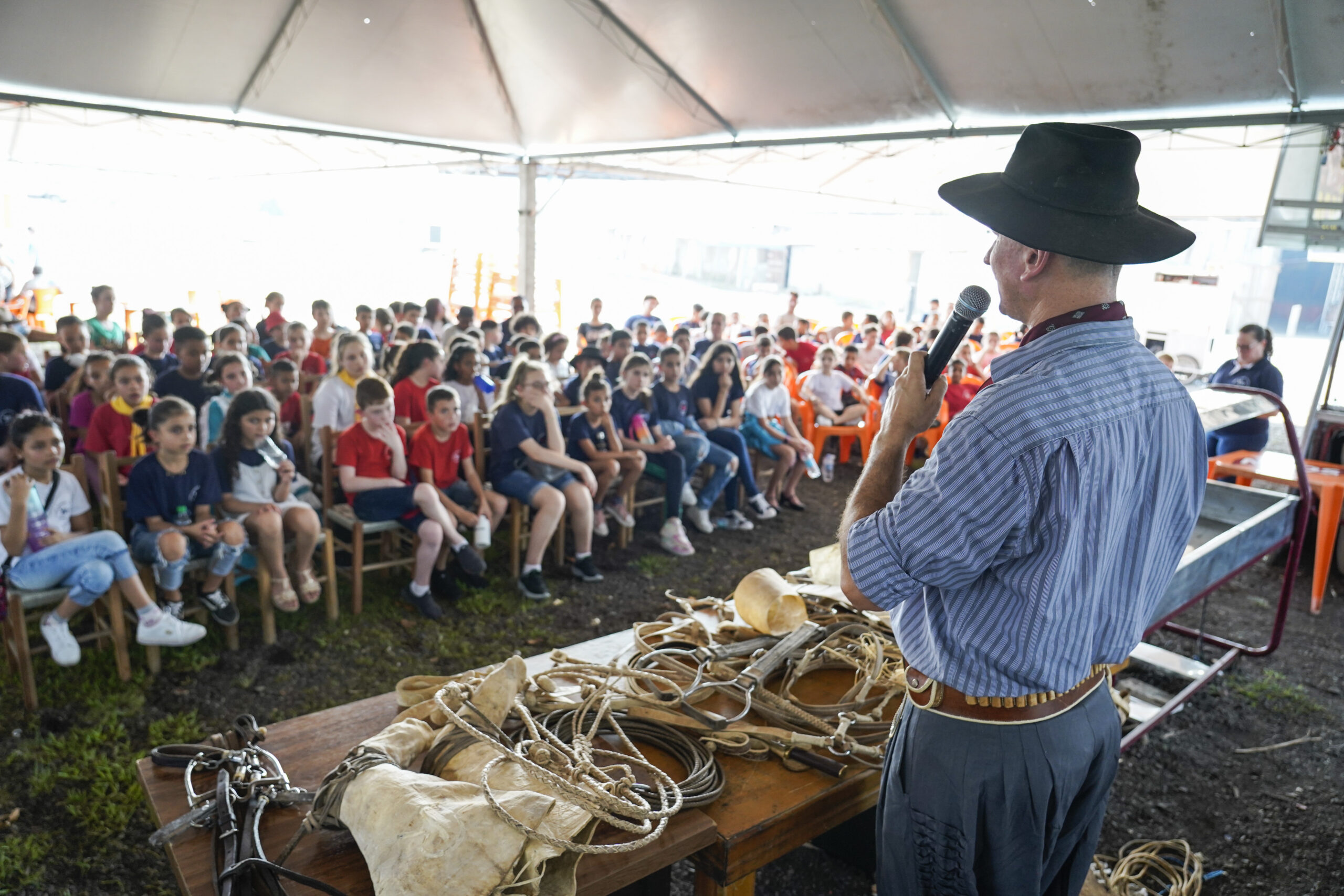 Estudantes de Taquara reforçam laços com o tradicionalismo nas oficinas culturais dos Festejos Farroupilhas do Paranhana