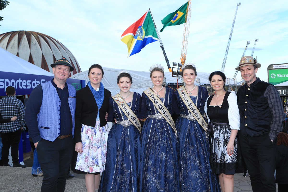 Comitiva da 34ª Oktoberfest de Igrejinha divulga festa em eventos da região