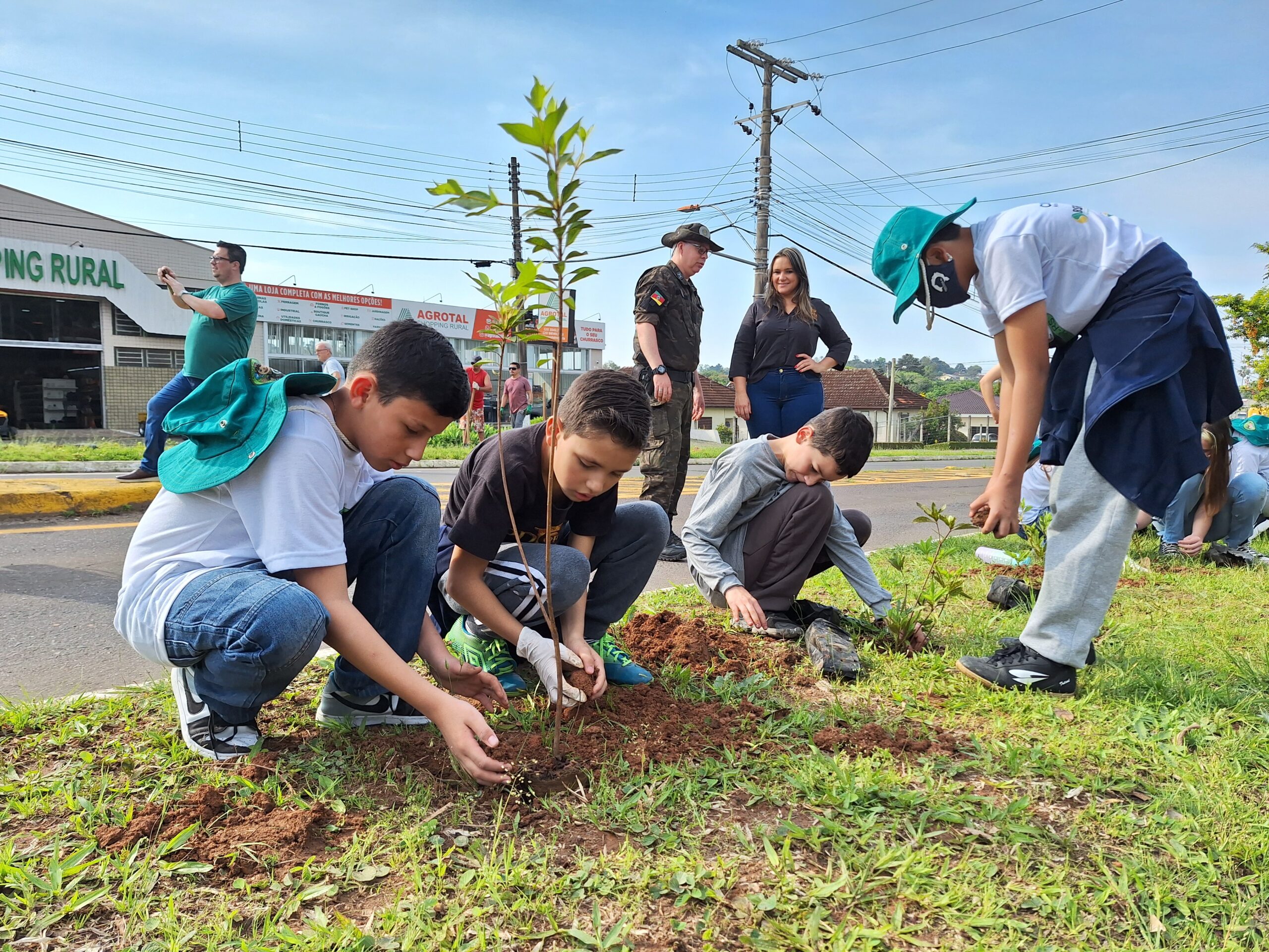 Taquara dá início ao plantio de 2 mil mudas de árvores e arbustos
