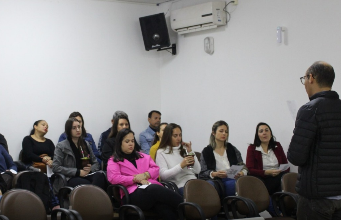 Secretaria de Assistência Social de Parobé promove qualificação sobre autismo