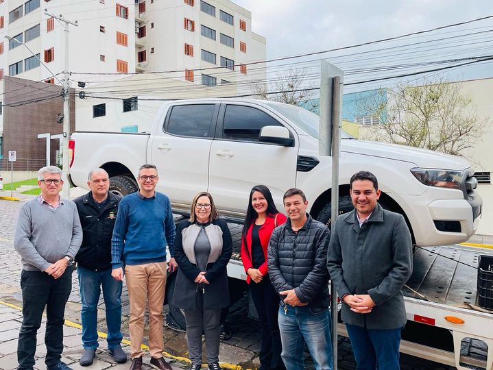 Camionete doada pela Receita Federal auxiliará nos atendimentos à população em Taquara