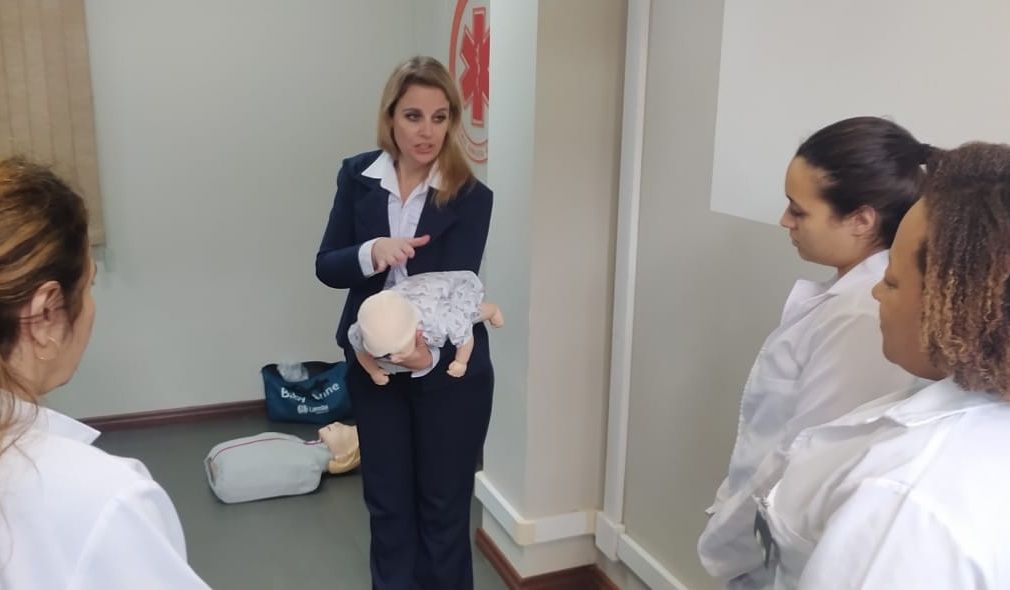 Enfermeiros de Parobé realizam capacitação para servidores do Hemocentro de Porto Alegre