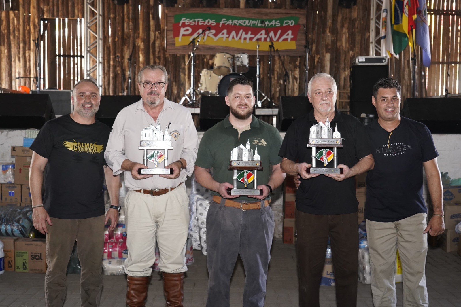 Recanto Integração arrecada uma tonelada e meia de mantimentos em Taquara