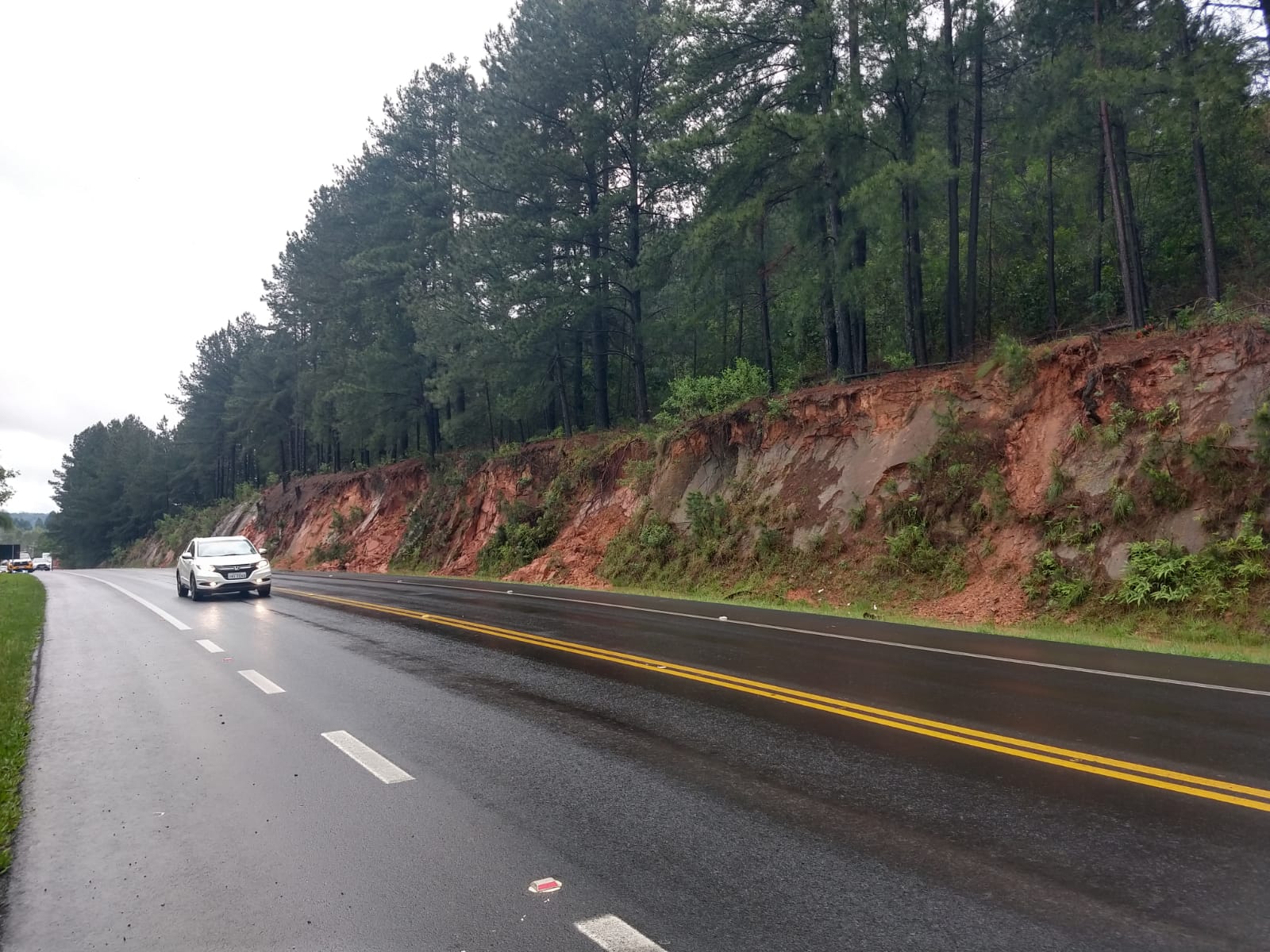 EGR alerta sobre detritos na ERS-115 e obras ocorrendo em rodovias do Vale do Sinos e Paranhana