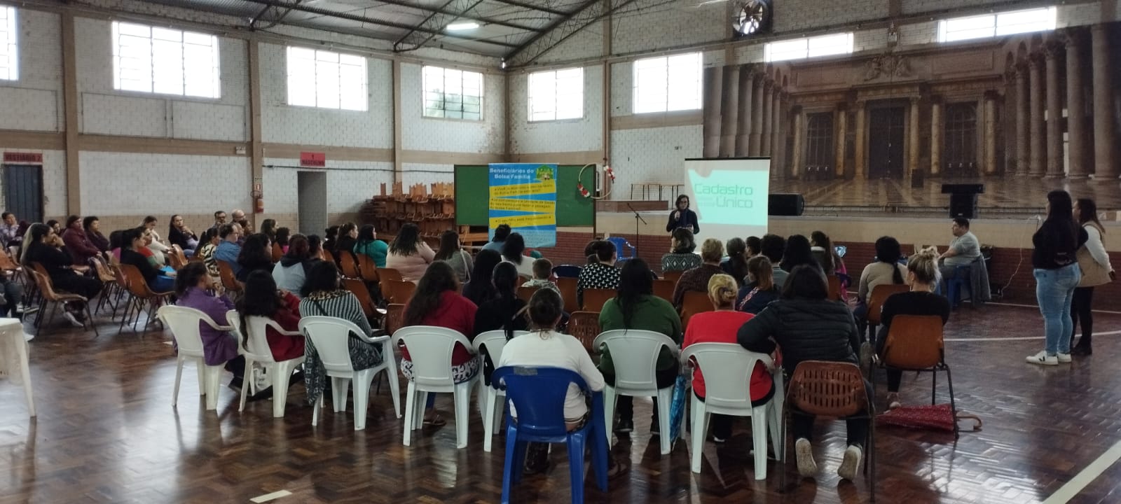 Importância da educação é tema de reunião de integrantes do Bolsa Família em Parobé