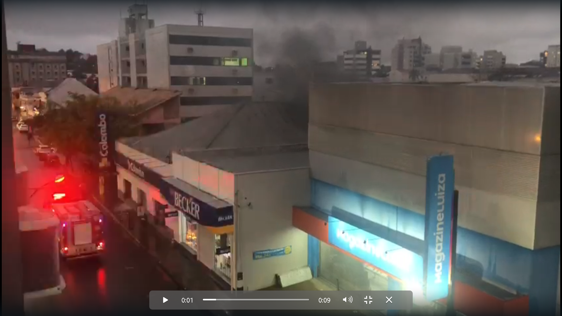 Foco de fogo em prédio incendiado é controlado em Taquara