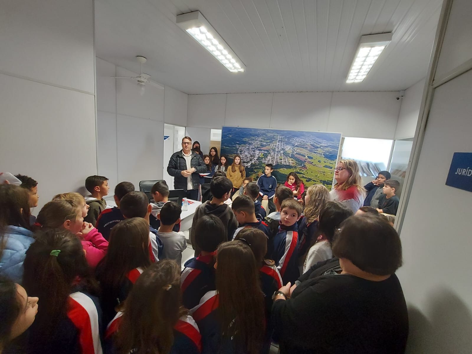 Prefeito de Rolante recebe professoras e alunos da Escola Santa Terezinha