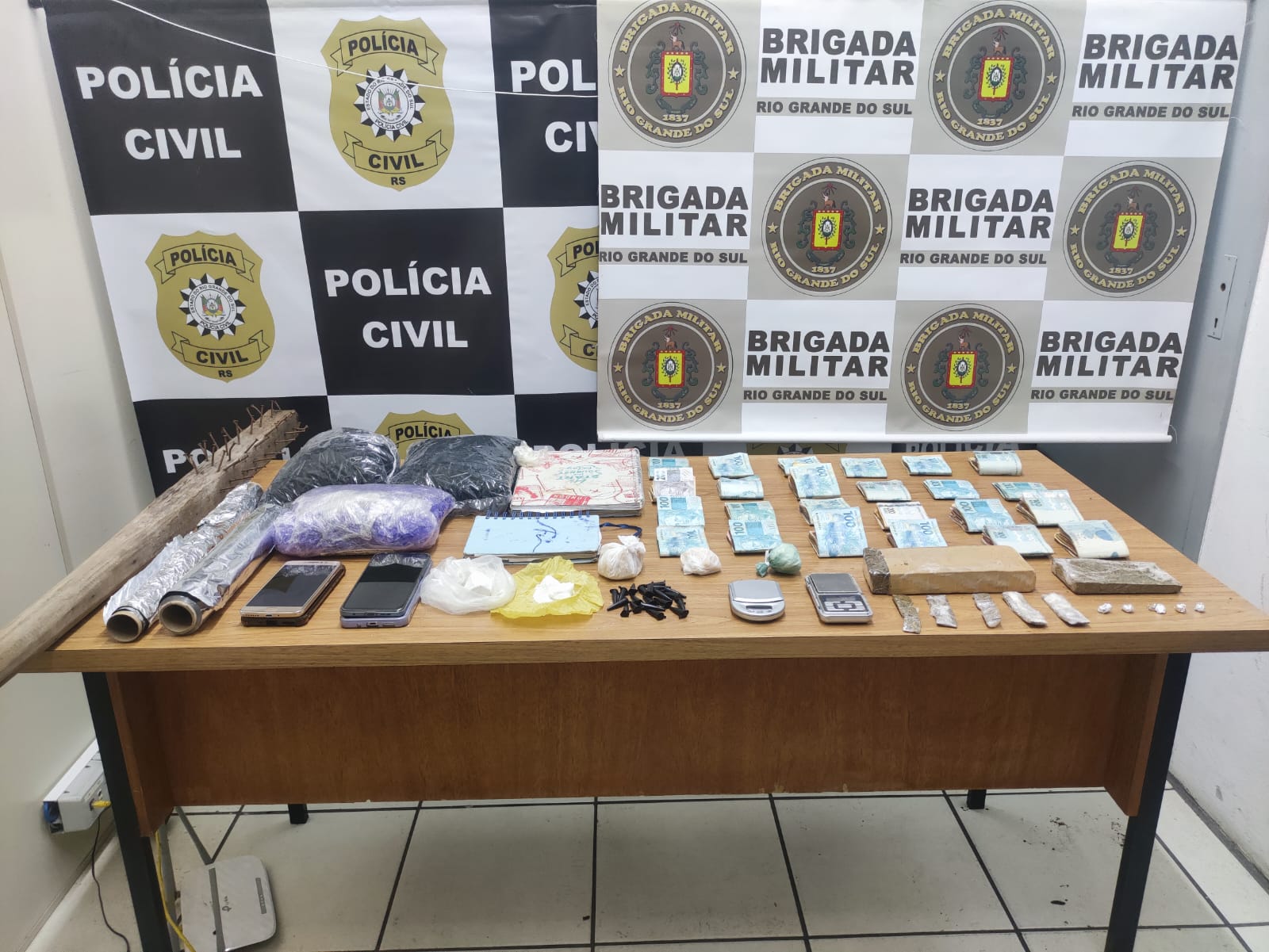 Polícia Civil e Brigada Militar de Taquara realizam operação de combate ao tráfico de drogas e ameaças a policiais