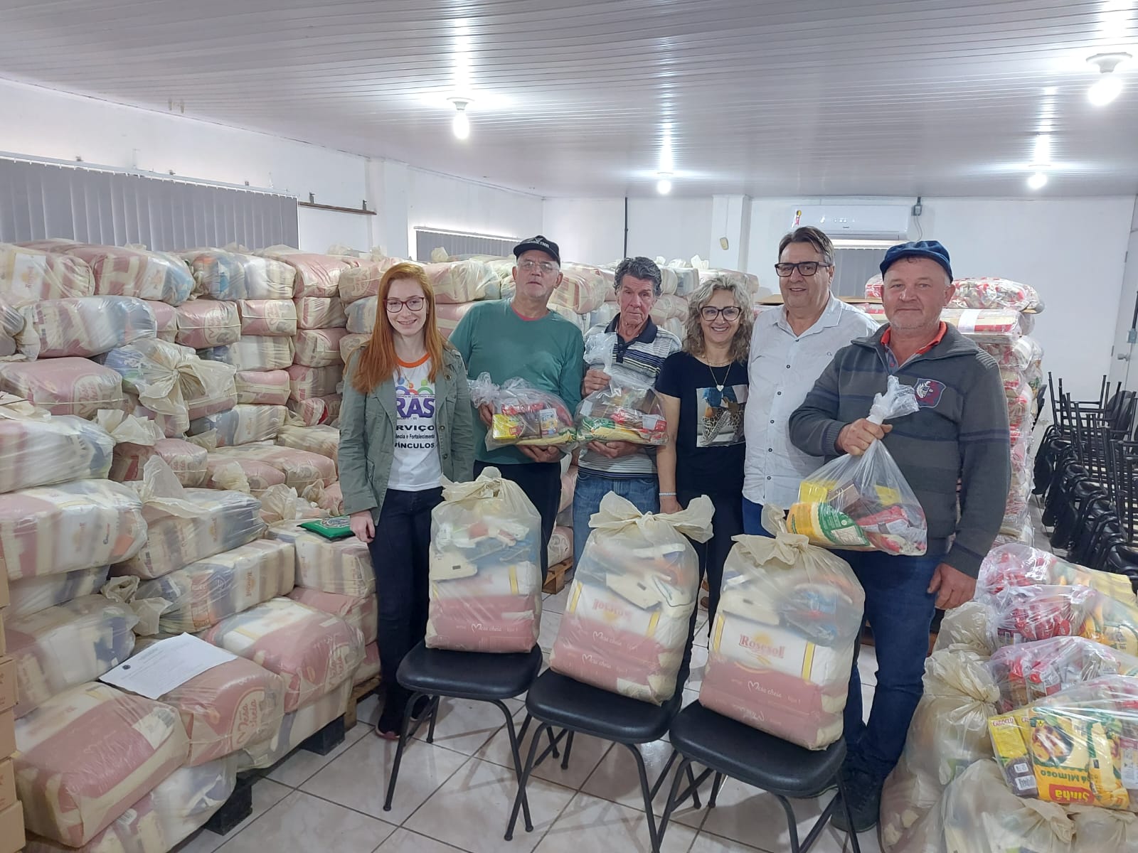 Secretaria de Desenvolvimento Social de Rolante doa cestas básicas aos produtores rurais atingidos pela estiagem