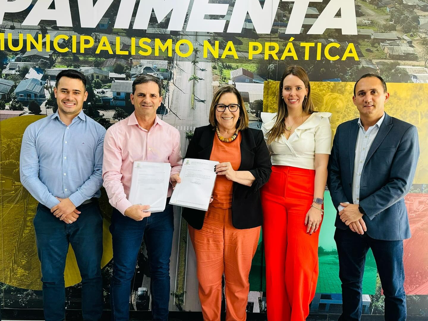 Projeto de asfaltamento em estrada do interior de Taquara é entregue ao Governo do Estado