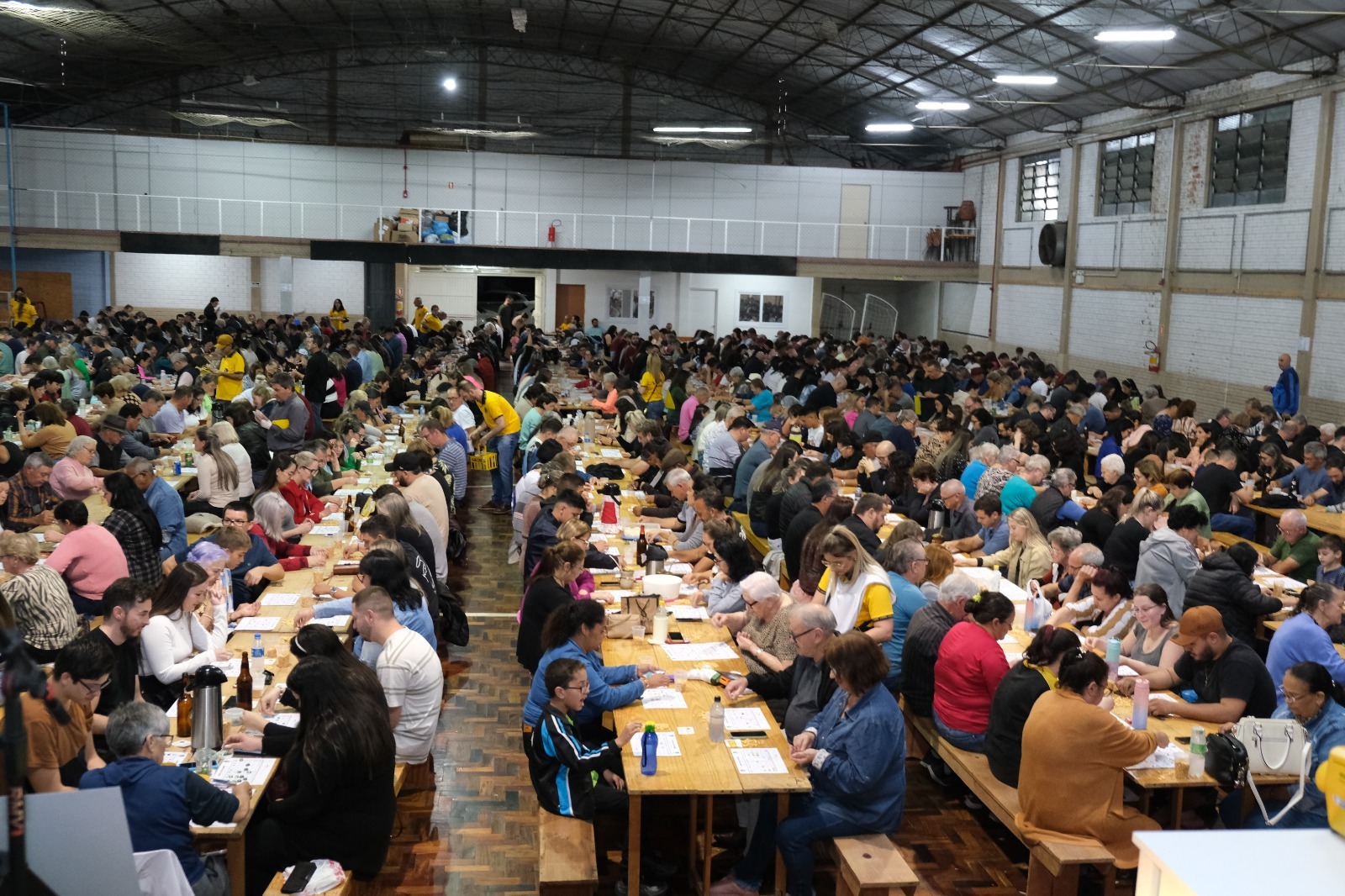Grande público prestigia a Vispada Bingo Beneficente do Lions Clube Parobé