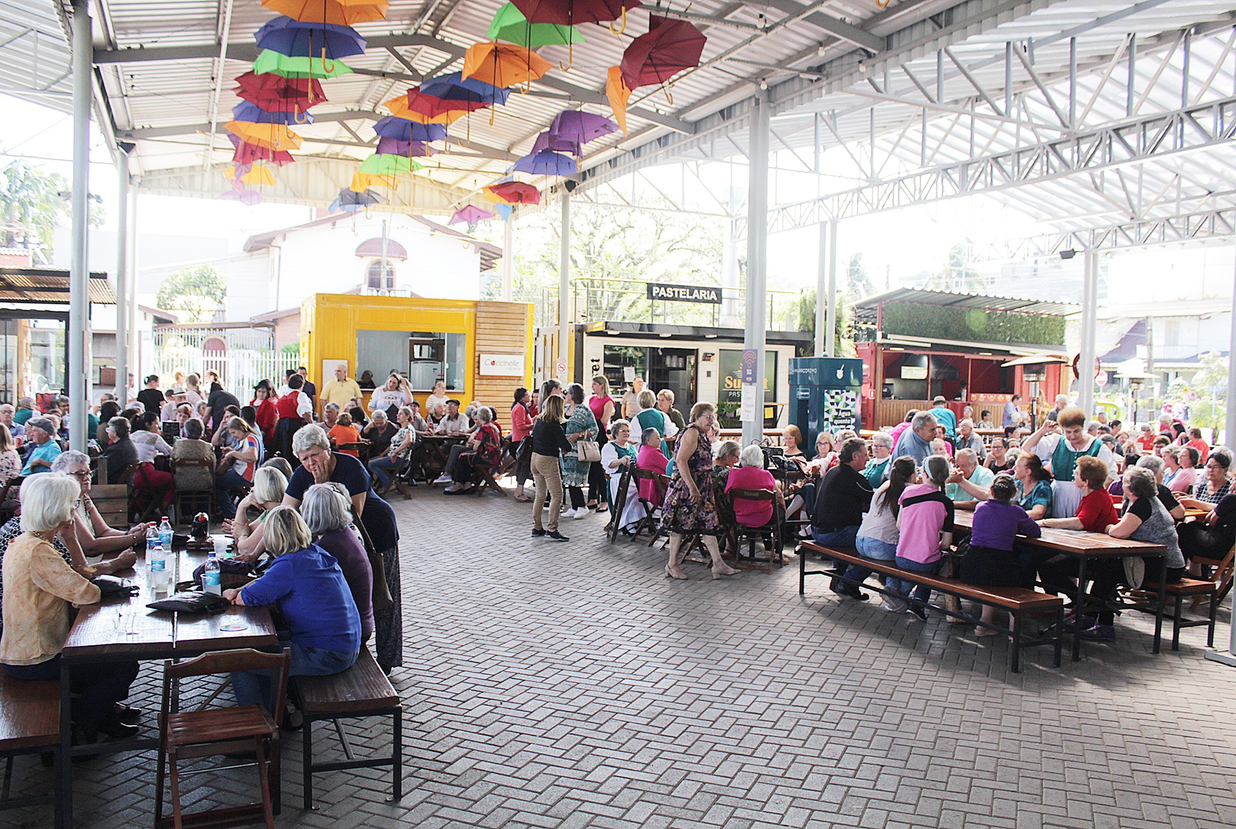 Três Coroas realiza encontro e reúne mais de 300 participantes em comemoração ao Dia do Idoso