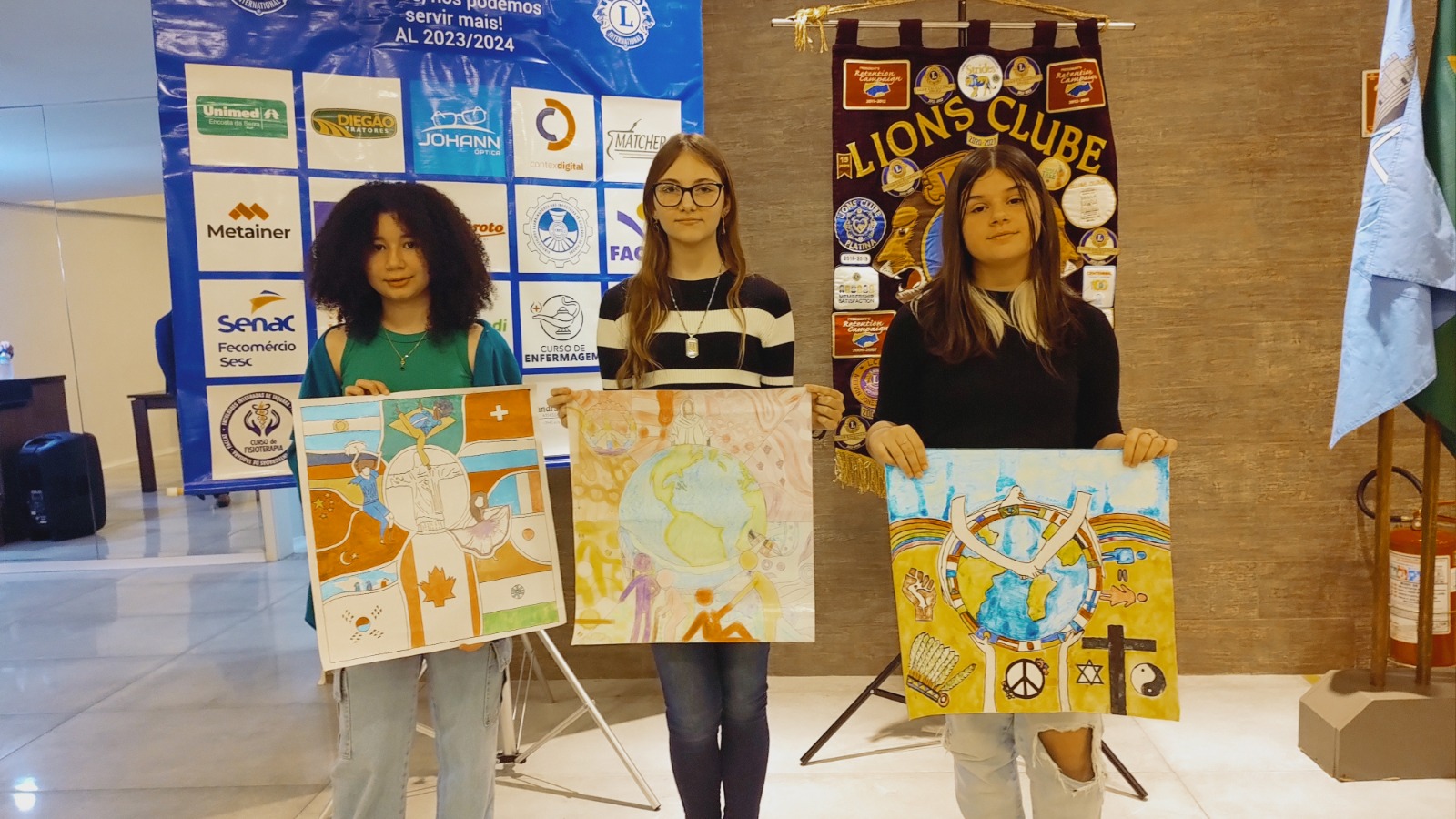 Lions Clube Parobé realiza premiação dos vencedores do concurso Cartaz da Paz