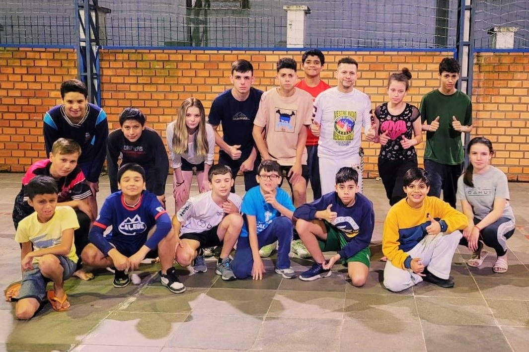 Estudantes do 5° ao 9° ano de escolas de Parobé participam de oficinas de capoeira