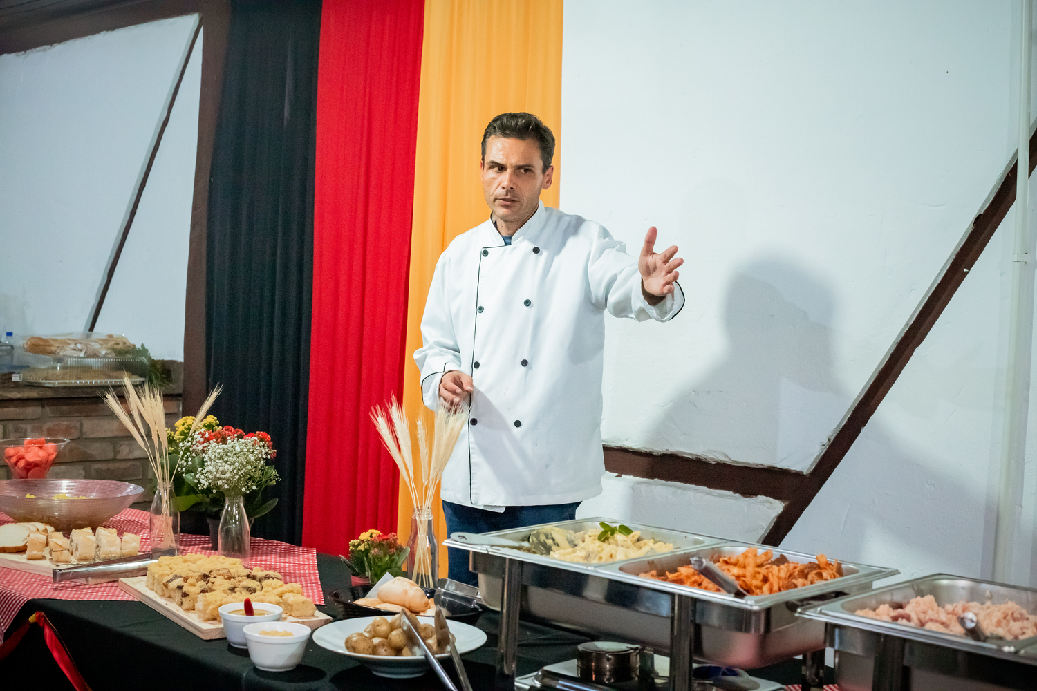 Camarote da 34ª Oktoberfest de Igrejinha cultiva tradições germânicas com cardápio típico