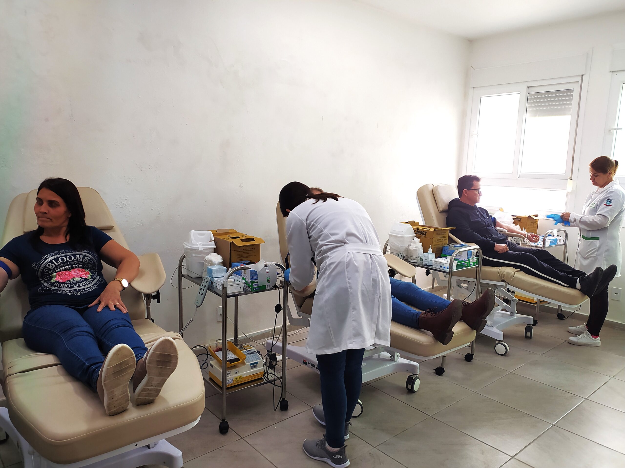 Pais de alunos de escola em Igrejinha se mobilizam para doar sangue no Centro de Coleta de Parobé