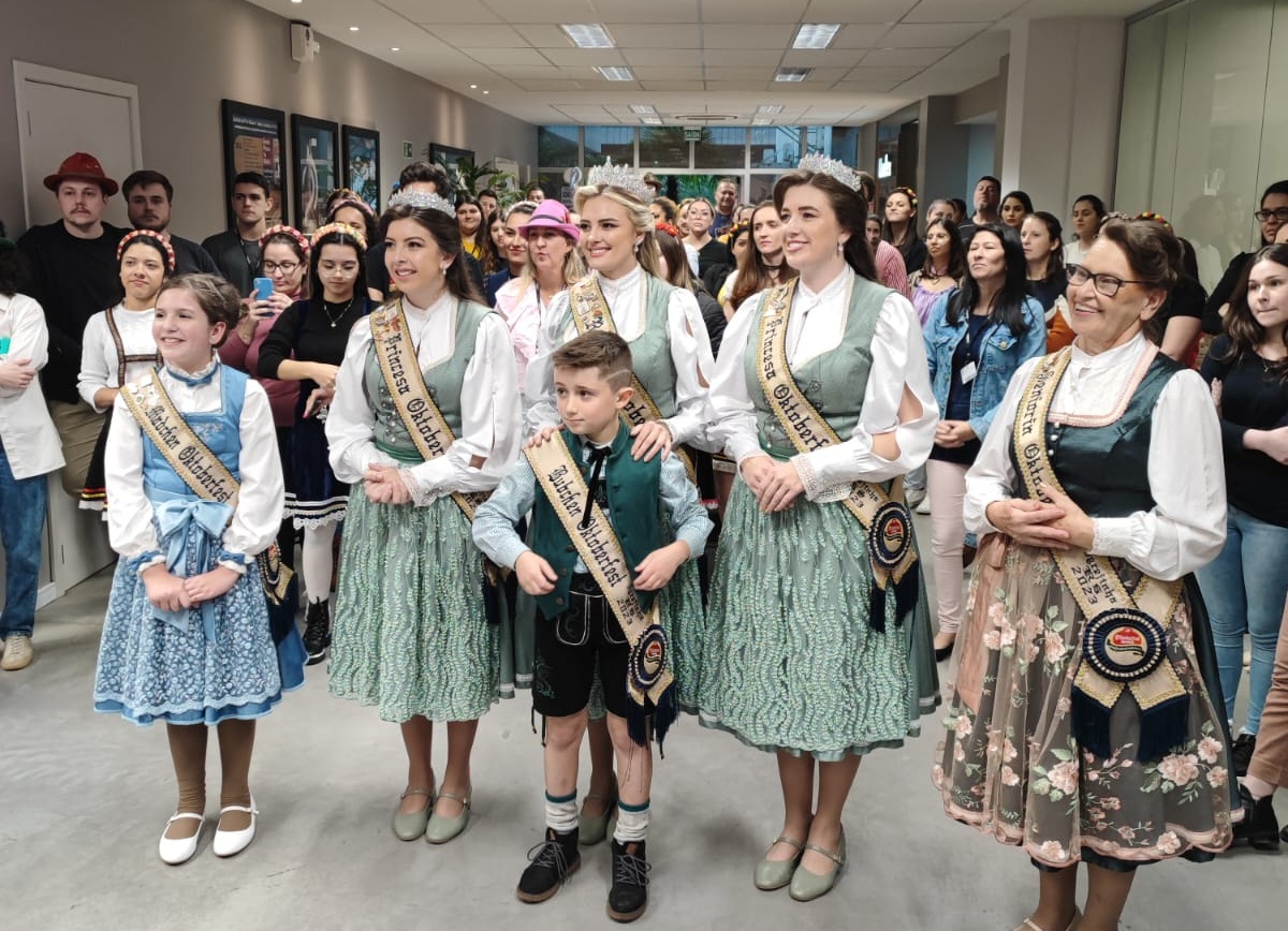 Mais de 20 indústrias de Igrejinha recebem comitiva da 34ª edição da Oktoberfest