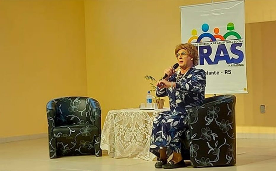 Secretaria de Desenvolvimento Social de Rolante promove o espetáculo 'Encontro com a Herta'