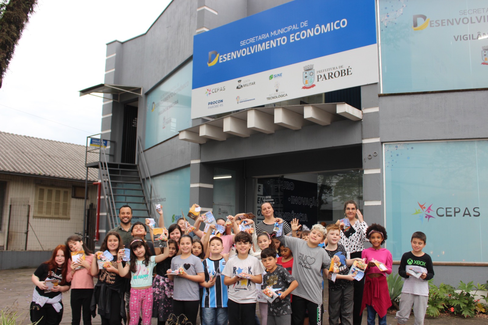 Estudantes participam de atividade lúdica sobre empreendedorismo em Parobé