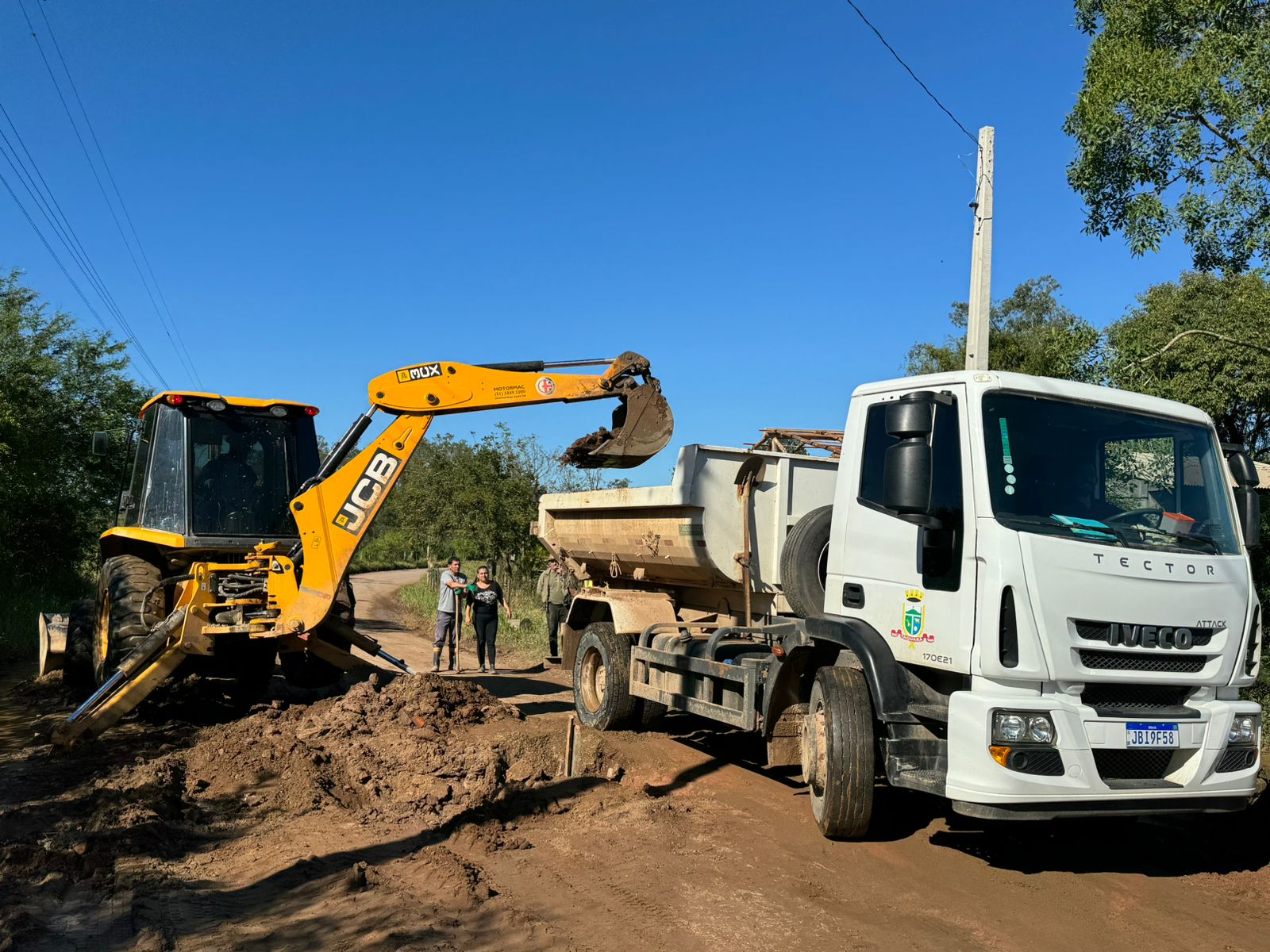 Secretaria de Obras realiza melhorias na canalização em estrada de Morro Pelado em Taquara