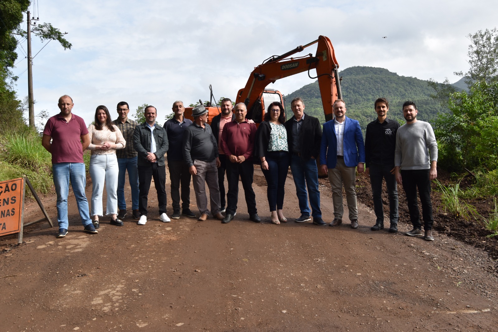 Programa 'Acelera Riozinho' inicia pavimentação de localidade do interior do município