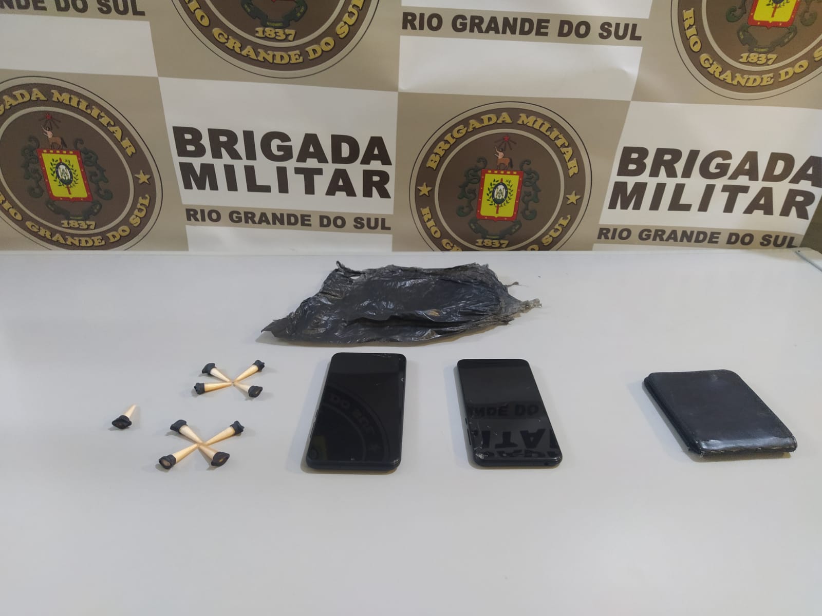 Dois homens são presos por tráfico de drogas em Taquara