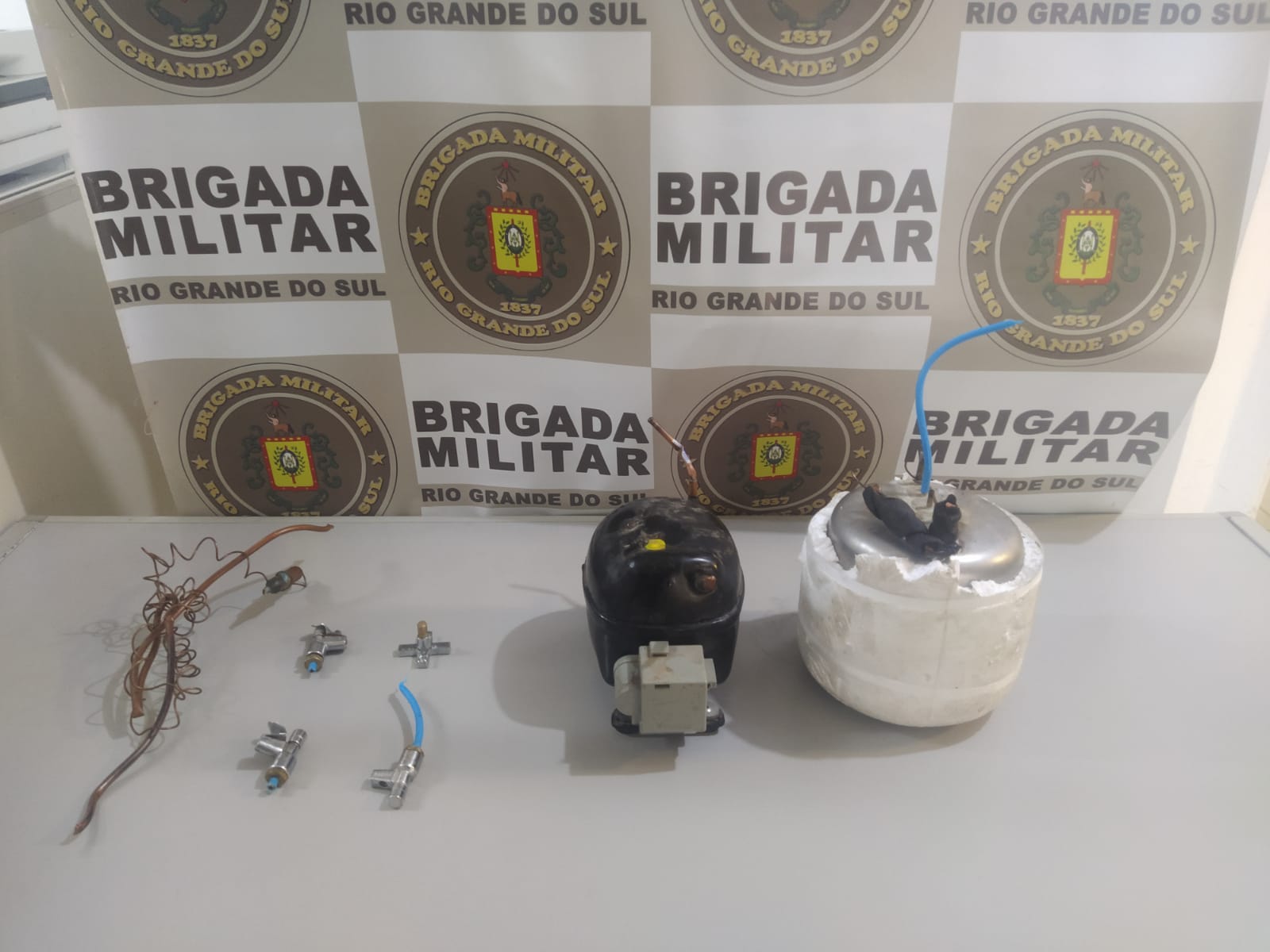 Homens são presos por furto e receptação de bebedouro de escola municipal de Taquara