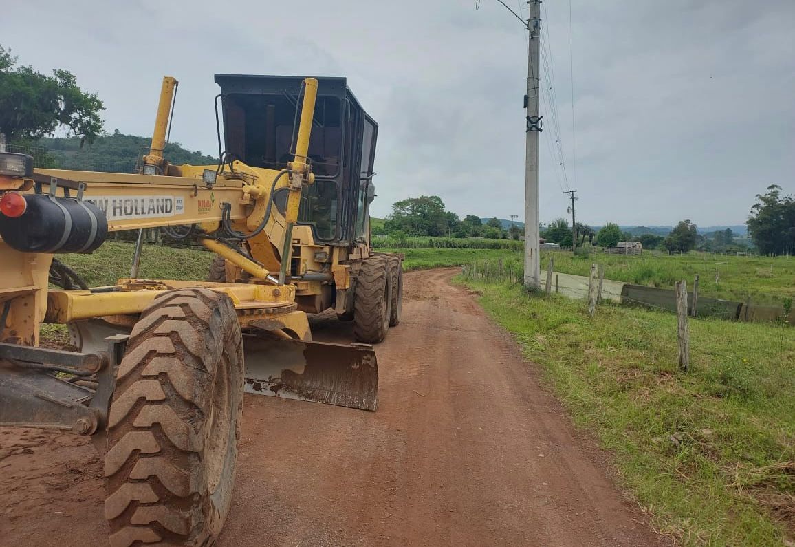 Taquara realiza o trabalho de recuperação da Estrada dos Mineiros após período chuvoso